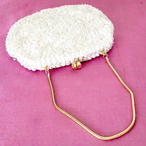 Vintage Handbags - 💞💗 Vintage Ivory Sequins Gold Trim Satin Lining Snake Chain Evening Clutch